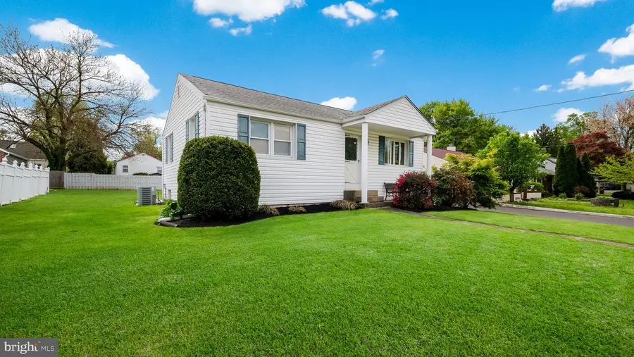 223 Fitzwatertown Rd, Willow Grove, PA 19090 - #2