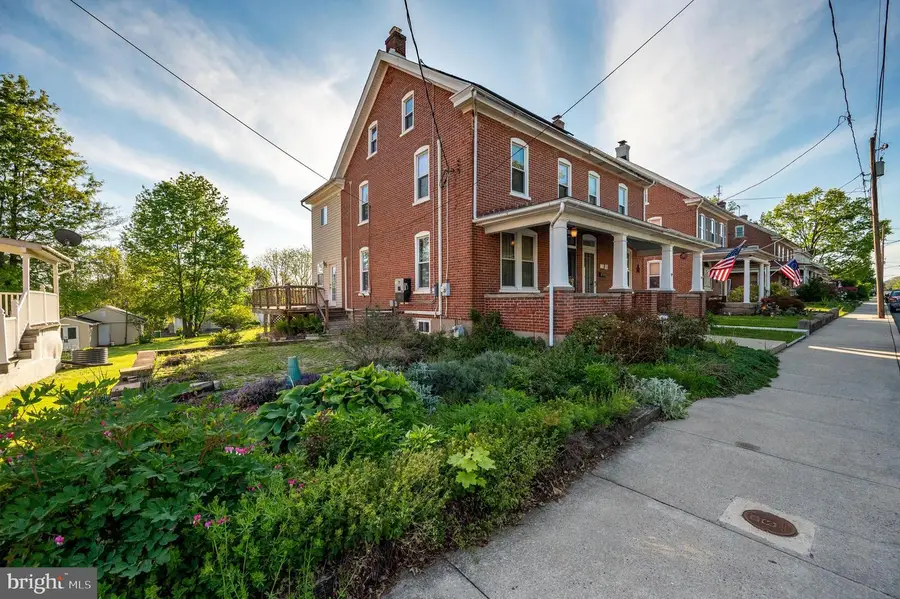 591 Dotts St, Pennsburg, PA 18073 - #2