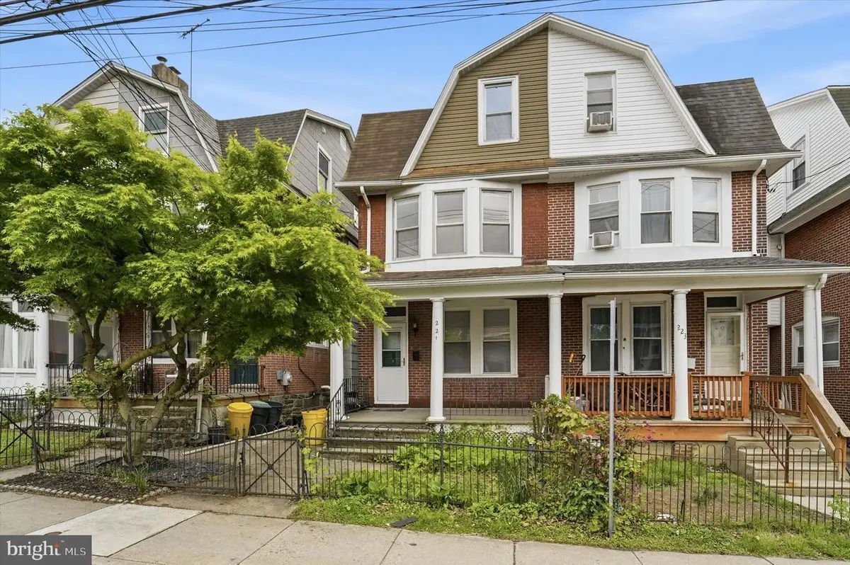221 Ardmore Ave, Ardmore, PA 19003 - #1