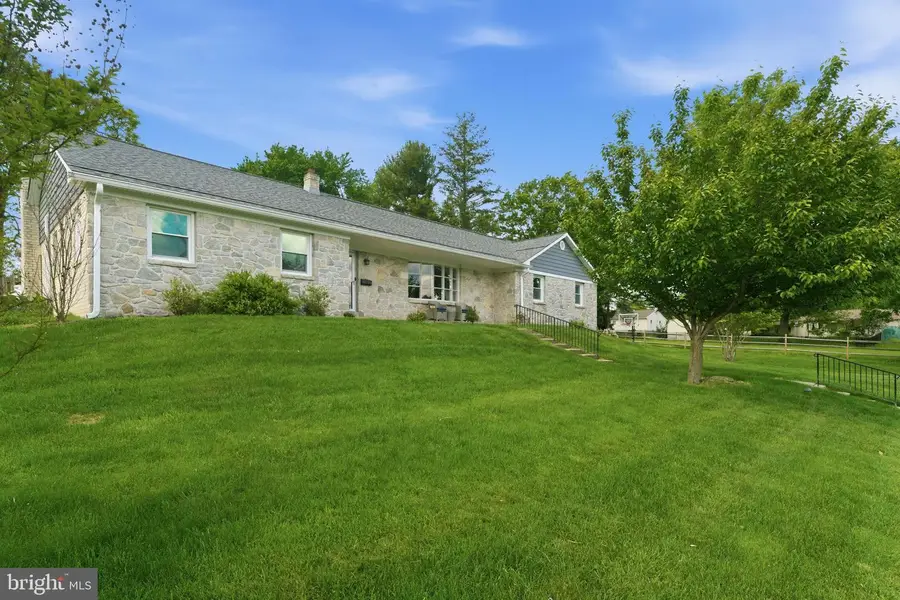 642 Knoll Dr, Lansdale, PA 19446 - #2
