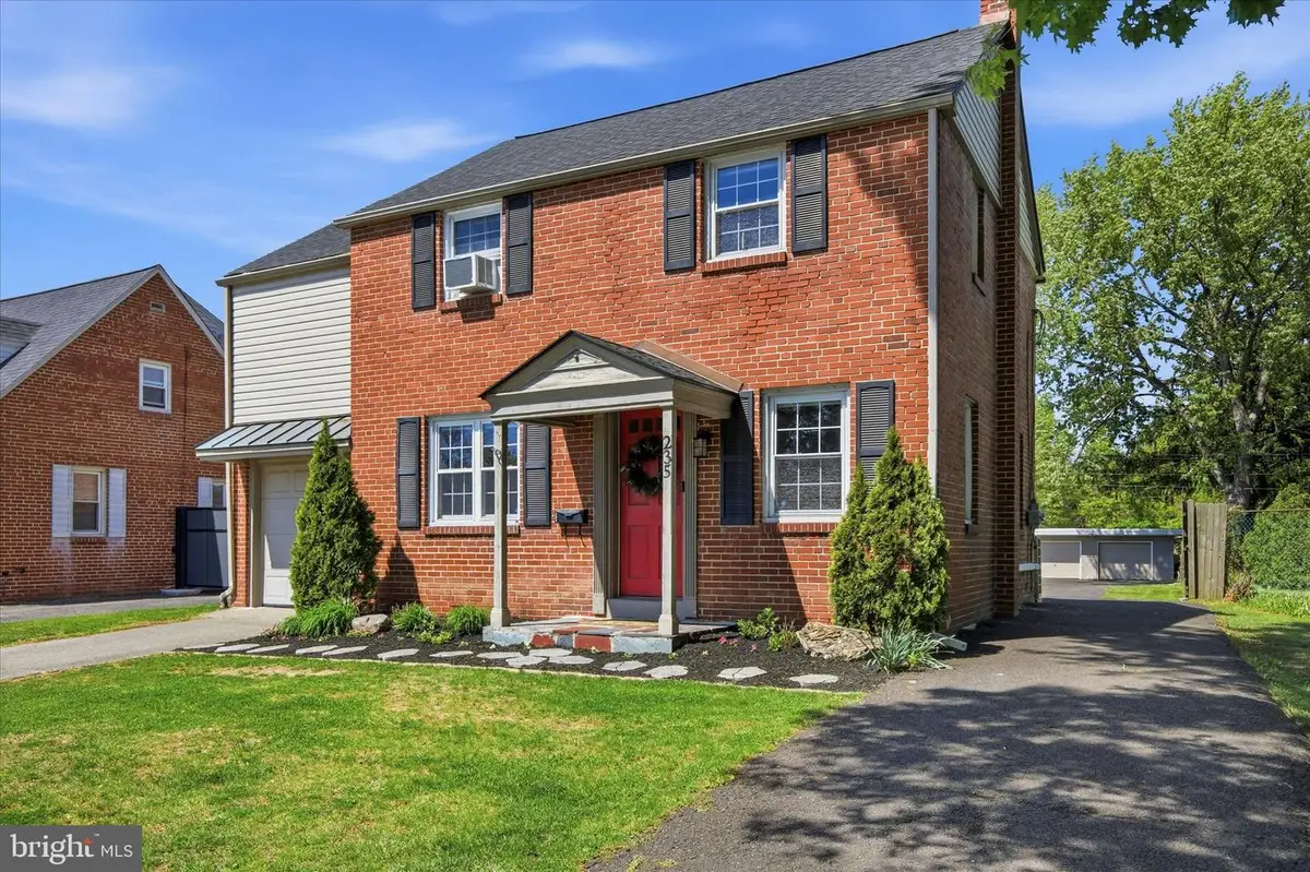 235 W King St, Pottstown, PA 19464 - #1