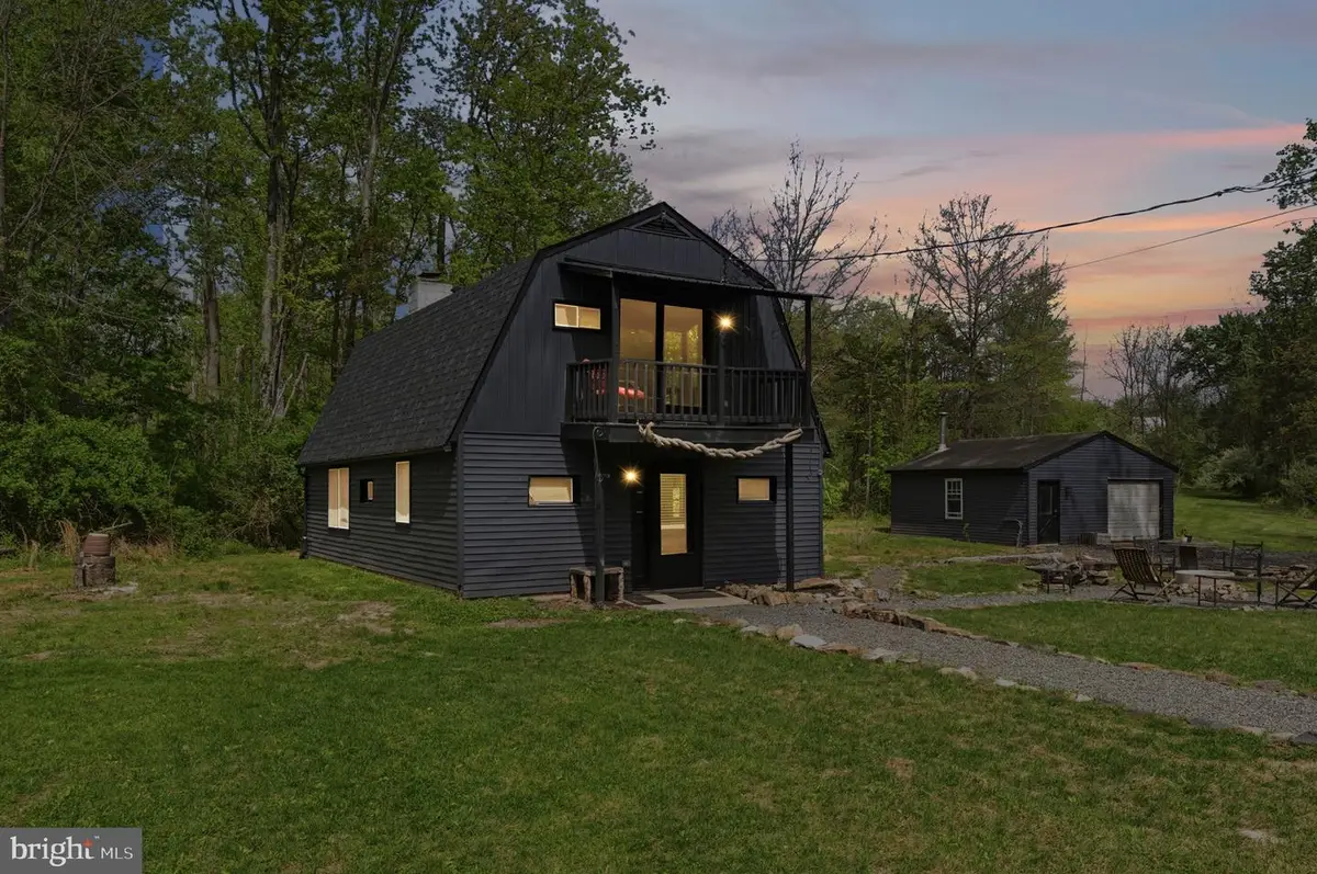 137 Cross Rd, Gilbertsville, PA 19525 - #1