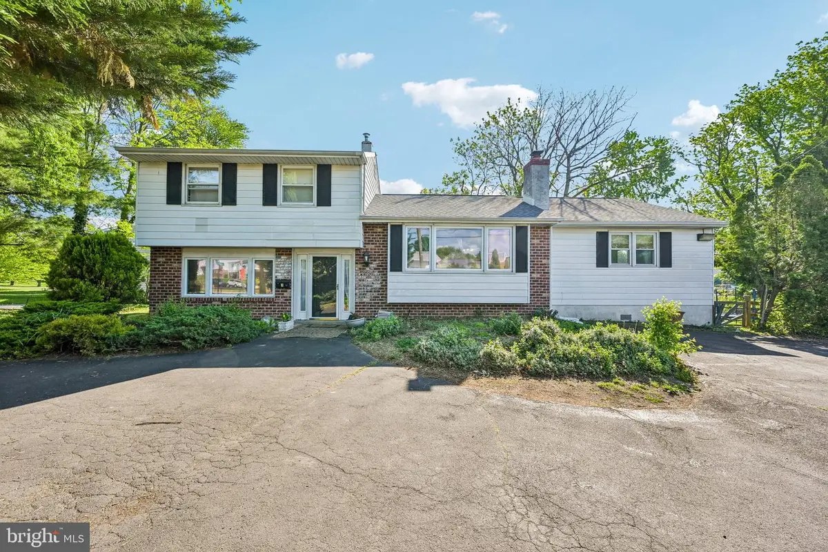 2 Flamingo Rd, Hatboro, PA 19040 - #1