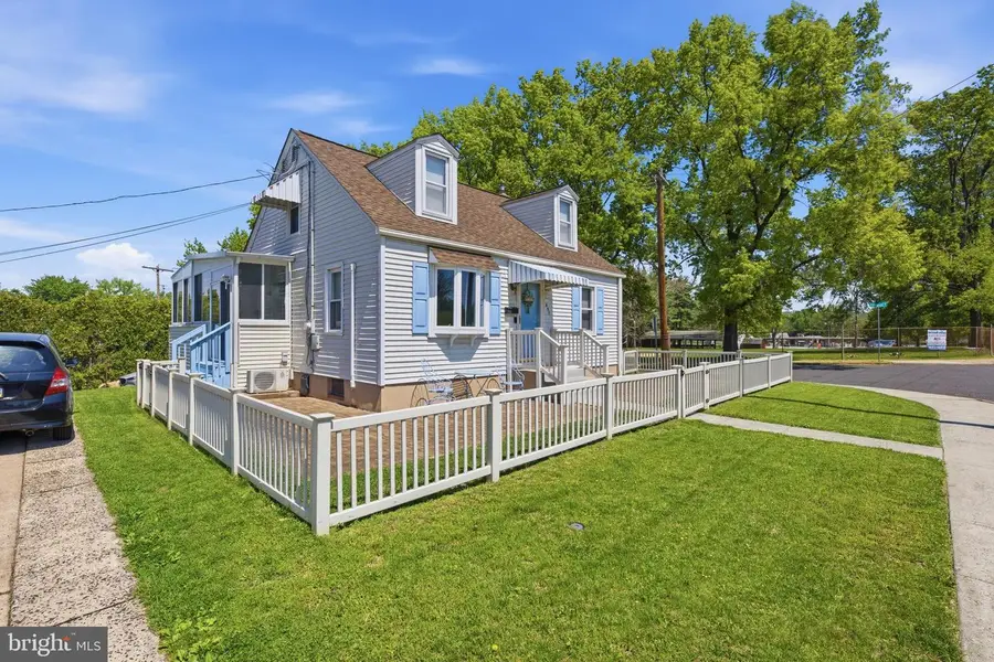 897 N Adams St, Pottstown, PA 19464 - #2