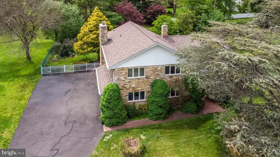 827 Wright Dr, Maple Glen, PA 19002 - #2