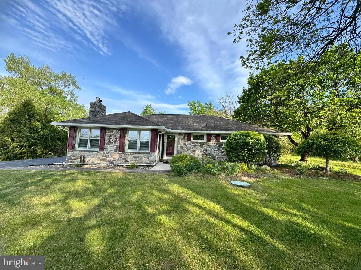 2072 Yarnall Rd, Pottstown, PA 19464 - #1