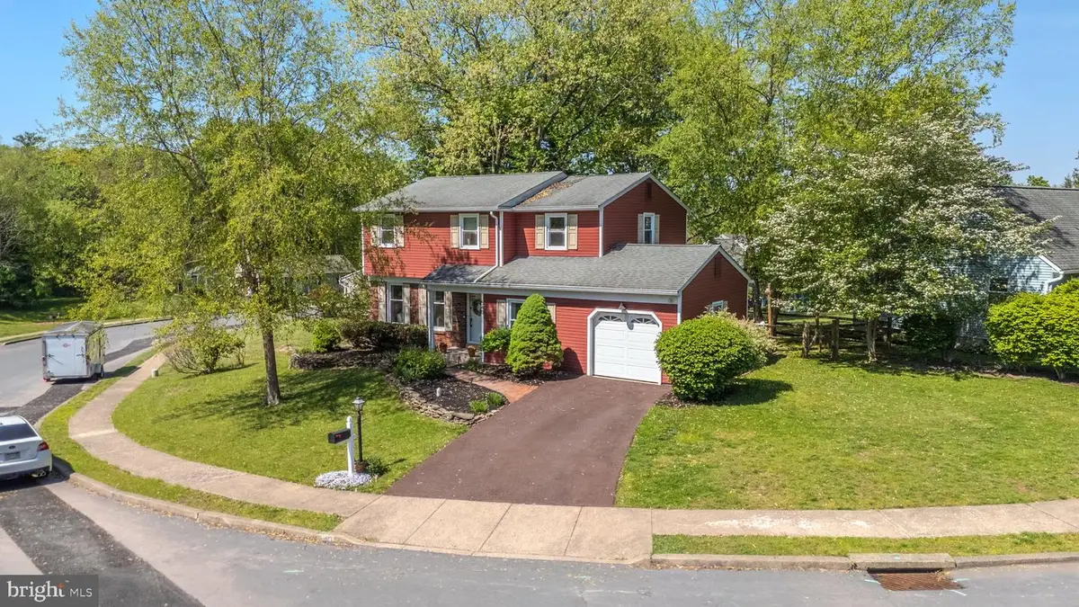 540 Pioneer Cir, Harleysville, PA 19438 - #1