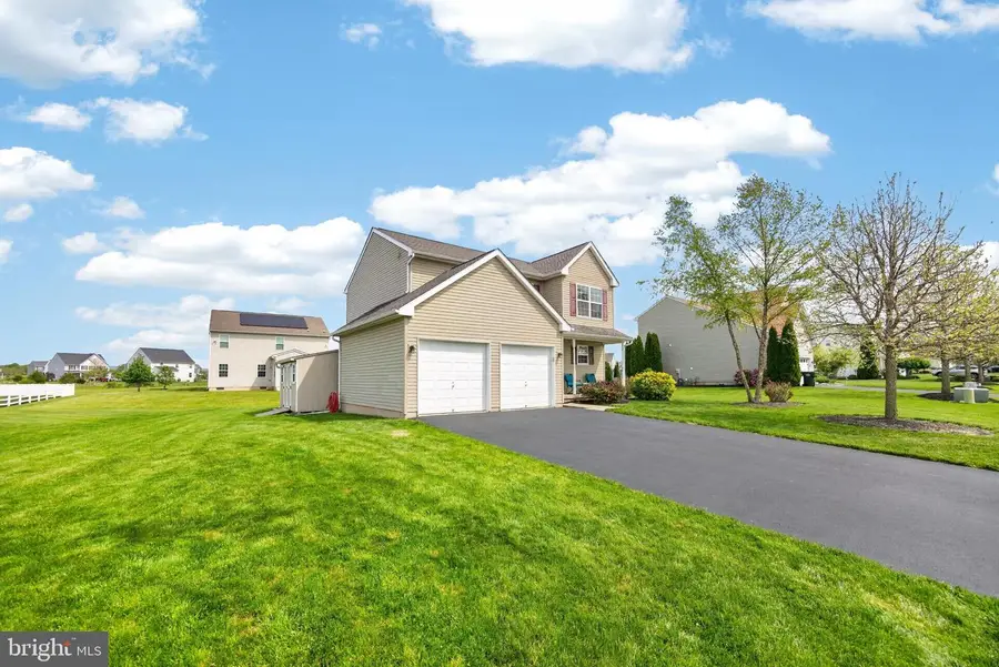 35 Westbury Dr, Gilbertsville, PA 19525 - #3