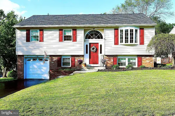 10 Red Cloud Cir, ROYERSFORD, PA 19468