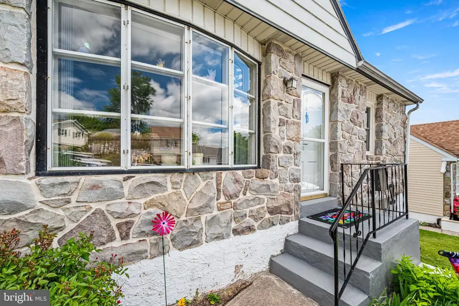 496 Spring St, Pottstown, PA 19464 - #3