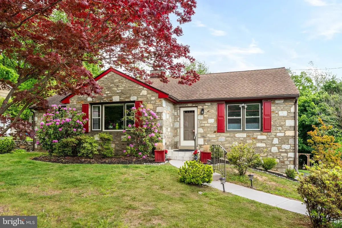 3277 Pine Rd, Huntingdon Valley, PA 19006 - #1