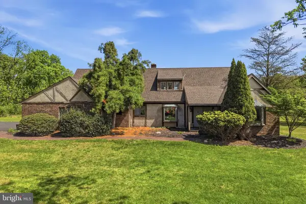 2045 Adams Rd, EAST GREENVILLE, PA 18041