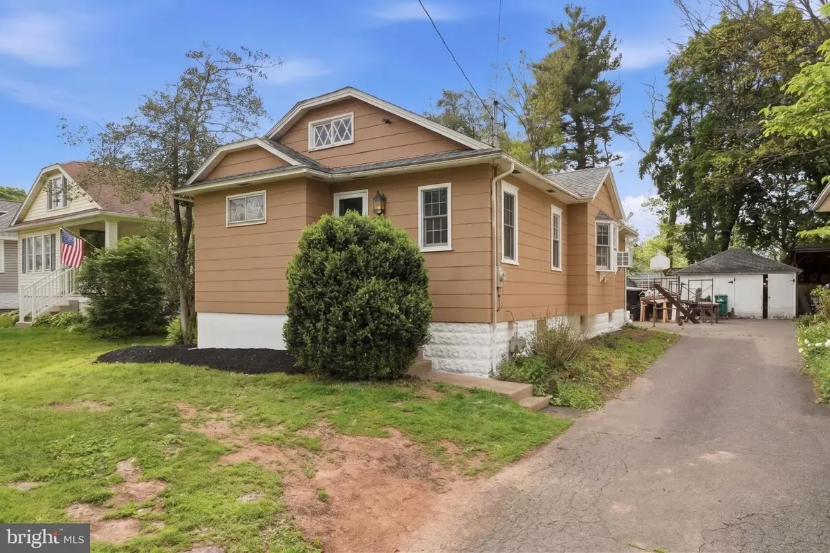 2950 E Walnut St, Colmar, PA 18915 - #1