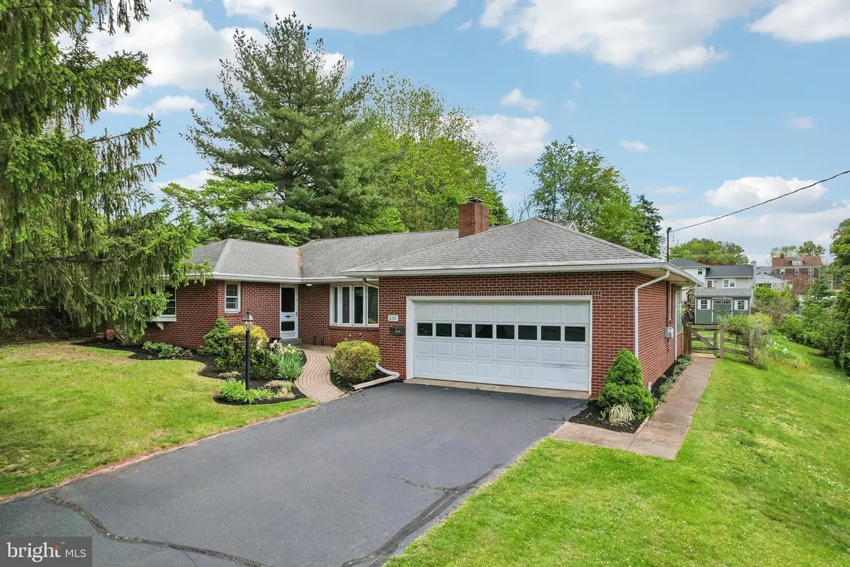 630 Oak St, Royersford, PA 19468 - #1