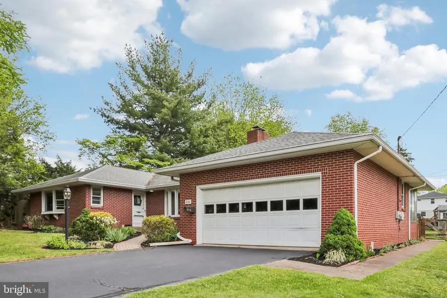 630 Oak St, Royersford, PA 19468 - #2
