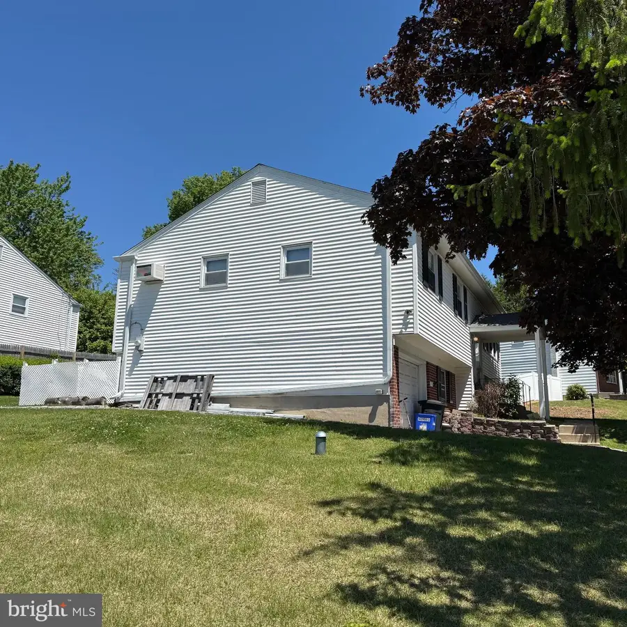 1701 Monterey Dr, Plymouth Meeting, PA 19462 - #2