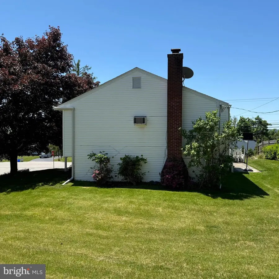 1701 Monterey Dr, Plymouth Meeting, PA 19462 - #3