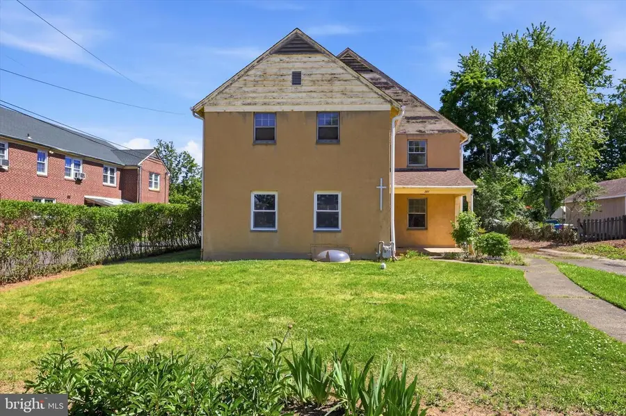 207 Ulmer Ave, Oreland, PA 19075 - #2