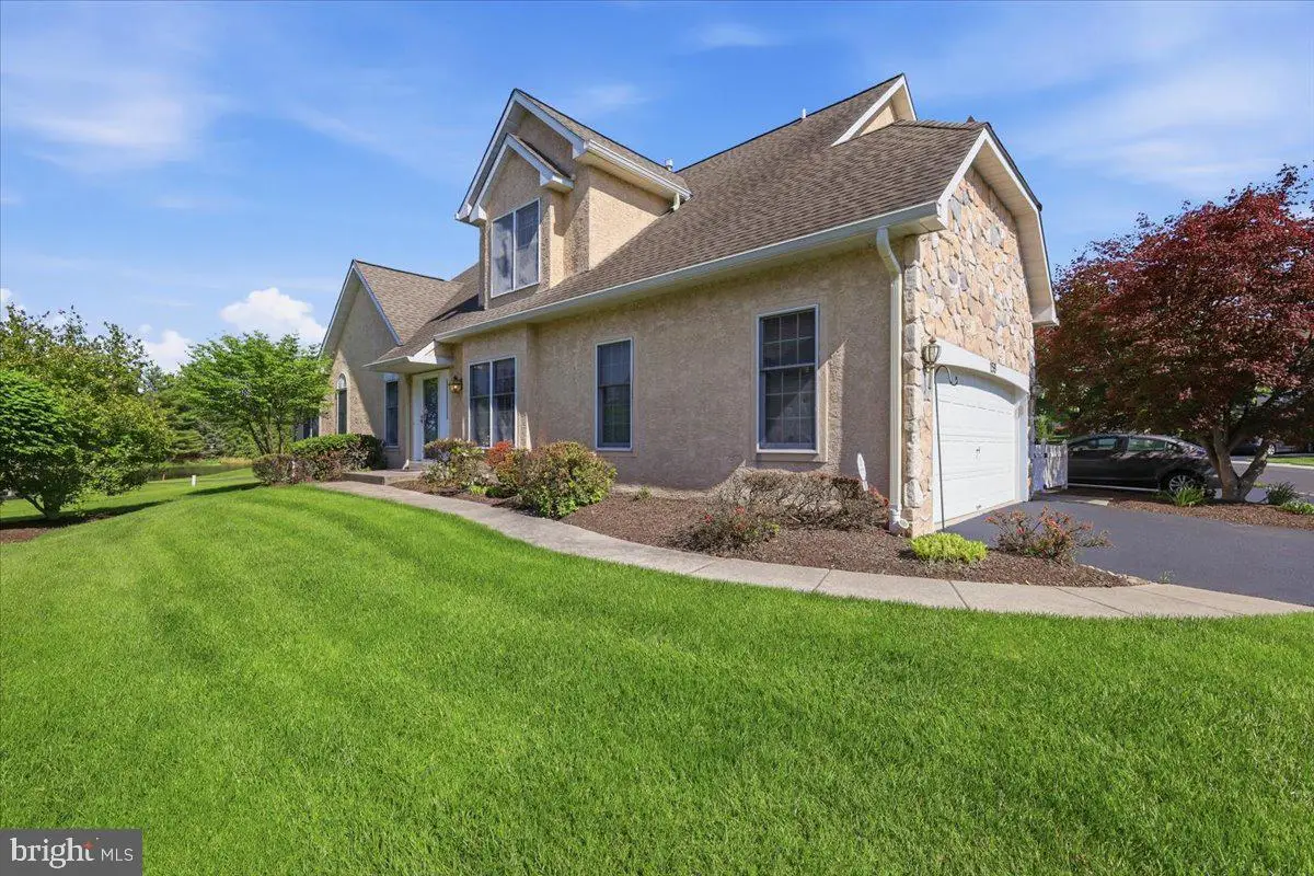 159 Sawgrass Dr, Blue Bell, PA 19422 - #1