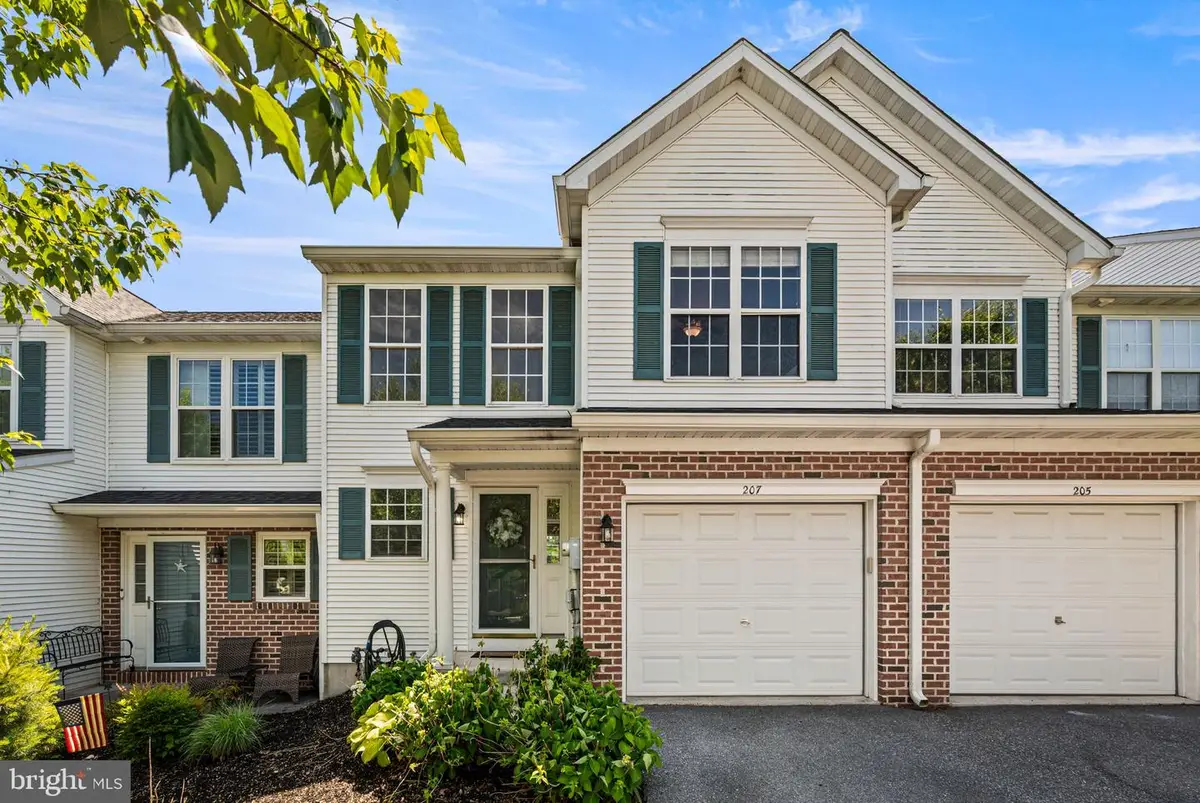 207 Red Rock Cir, Royersford, PA 19468 - #1