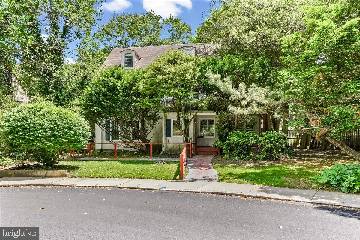 4 E Lodges Ln, Bala Cynwyd, PA 19004 - #1