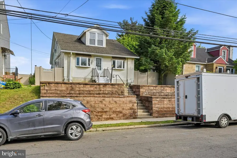 218 N Sylvania Ave, Jenkintown, PA 19046 - #2