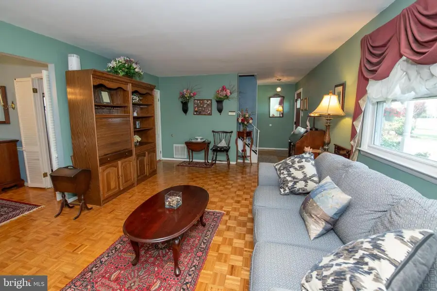 911 Thornton Rd, Horsham, PA 19044 - #3