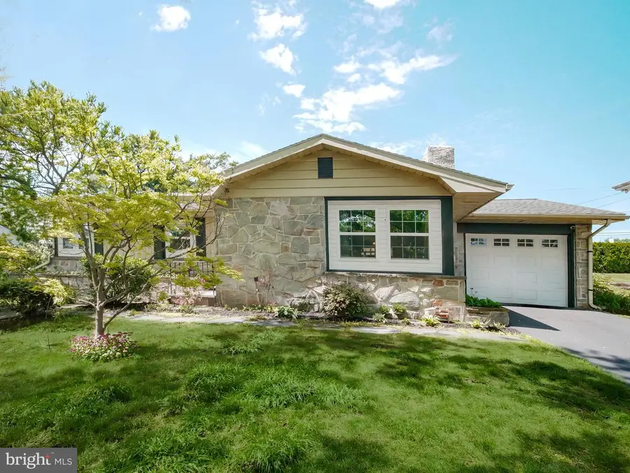 1017 Sycamore Dr, Pottstown, PA 19464 - #2