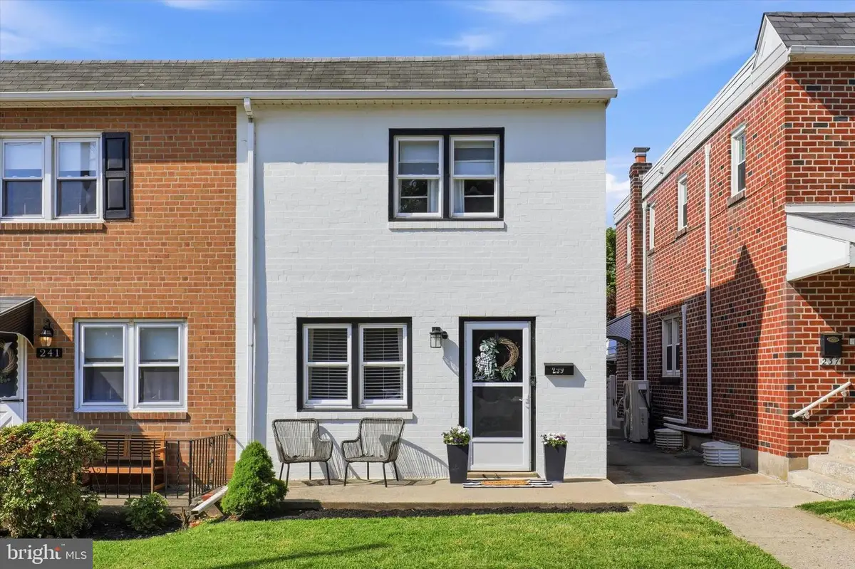 239 E 12th Ave, Conshohocken, PA 19428 - #1