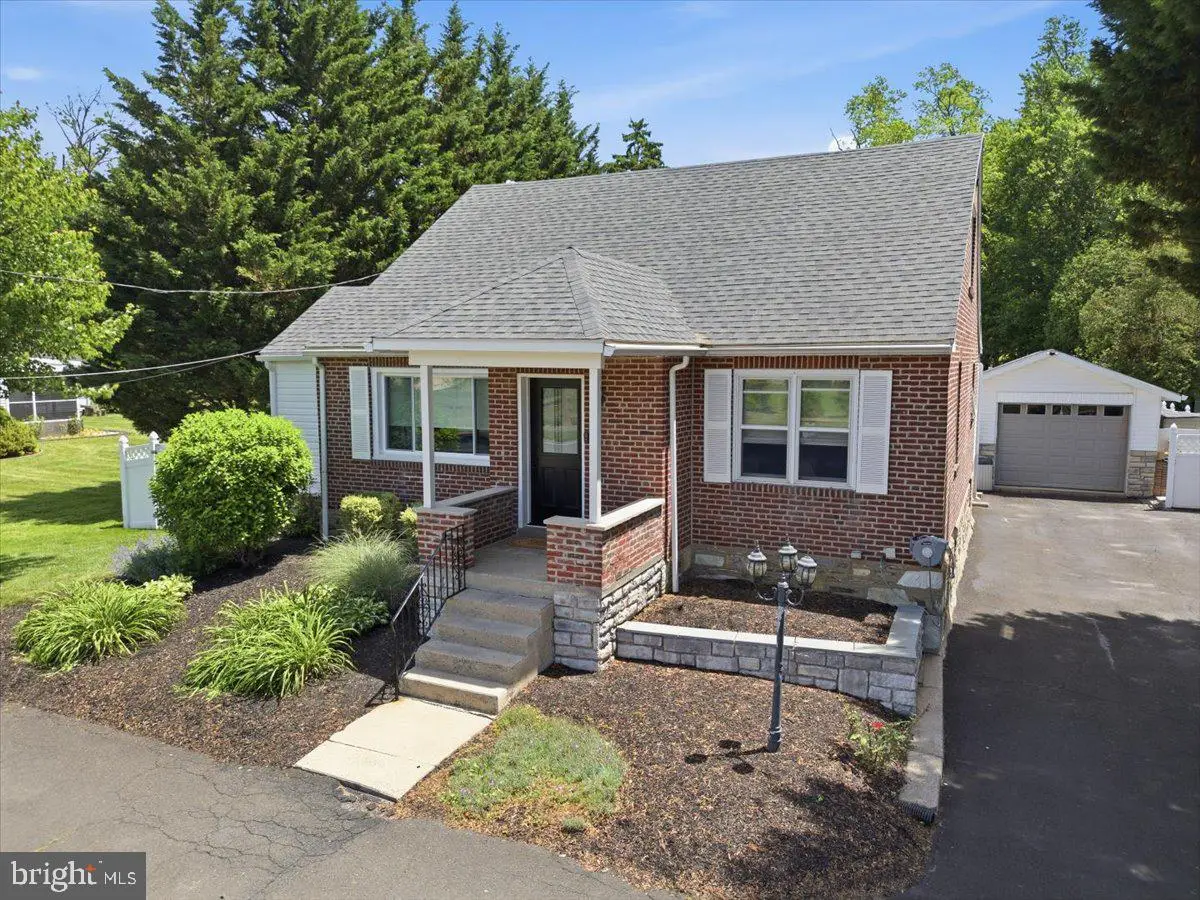 3025 Pine Rd, Huntingdon Valley, PA 19006 - #1