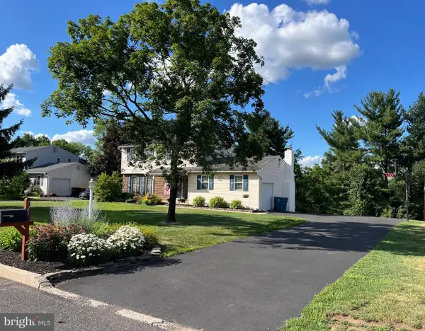 725 Scenic Dr, HARLEYSVILLE, PA 19438