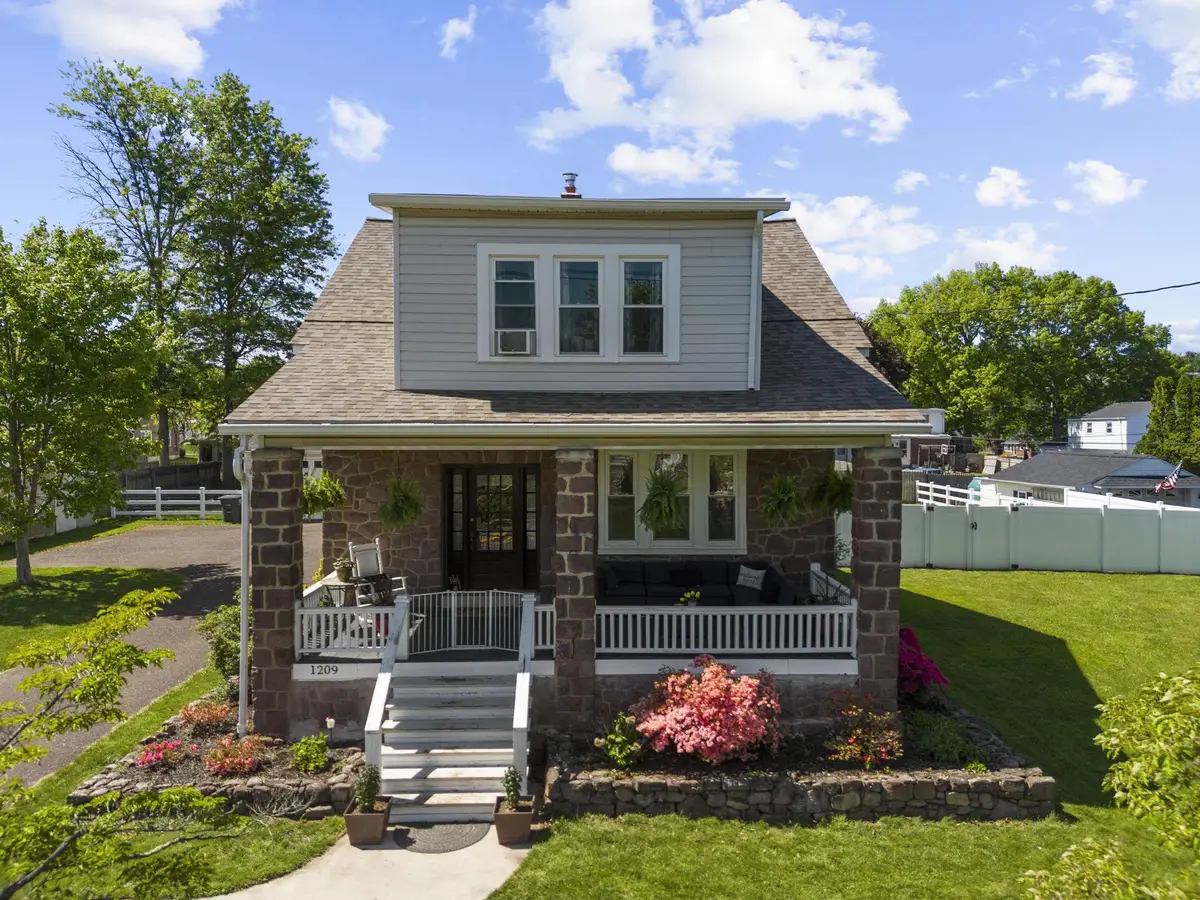 1209 N Charlotte St, Pottstown, PA 19464 - #1
