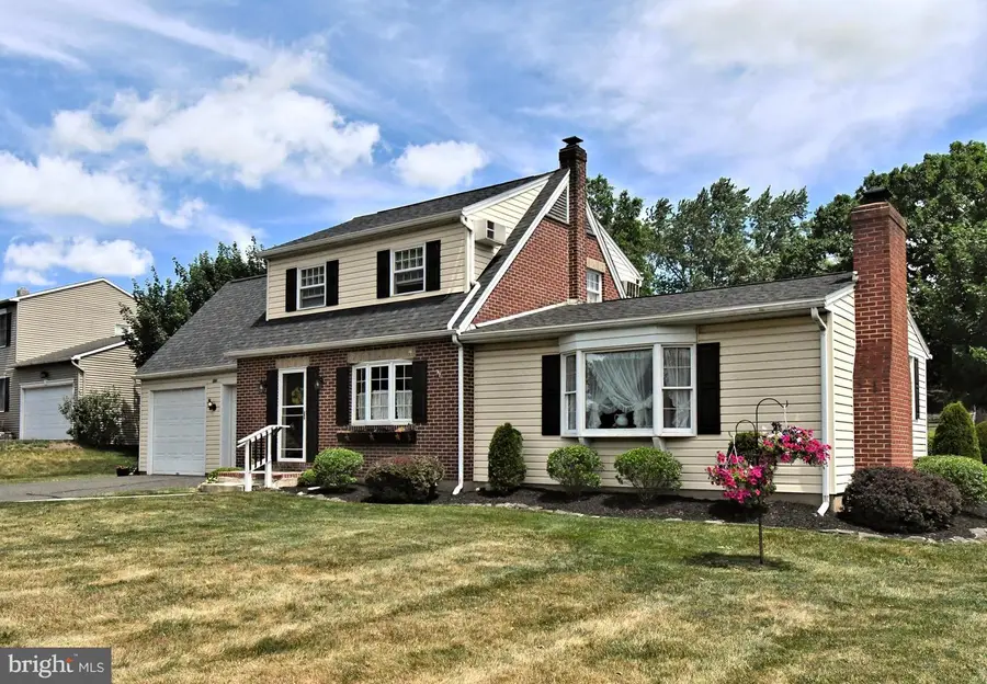 561 Park Ave, Harleysville, PA 19438 - #3