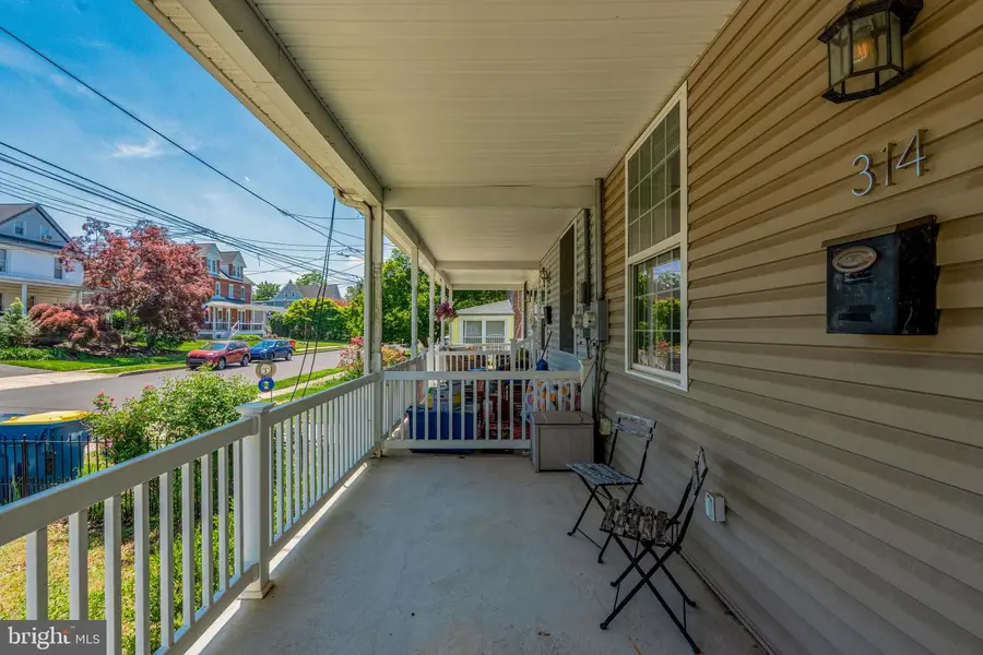 314 W Montgomery Ave, North Wales, PA 19454 - #2