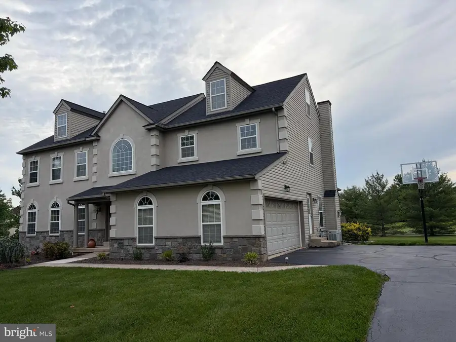 2051 Lockerbie Rd, Schwenksville, PA 19473 - #2