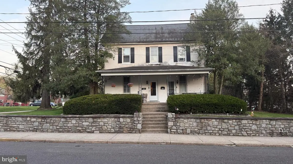 104 W Chestnut St, Souderton, PA 18964 - #1