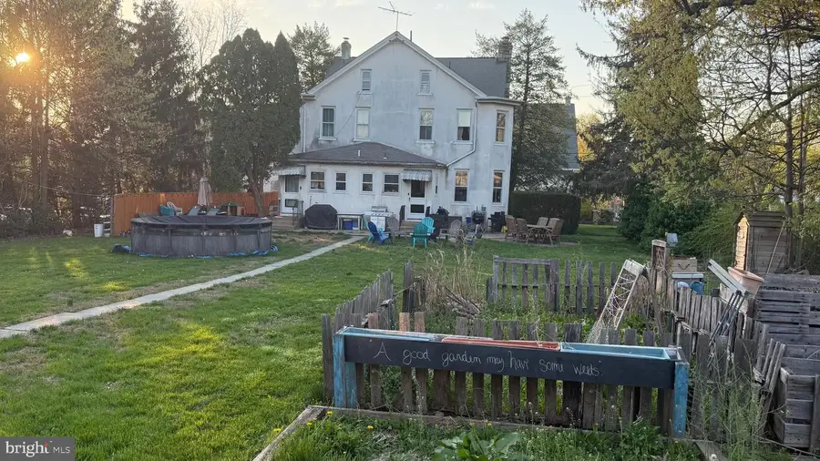 104 W Chestnut St, Souderton, PA 18964 - #2
