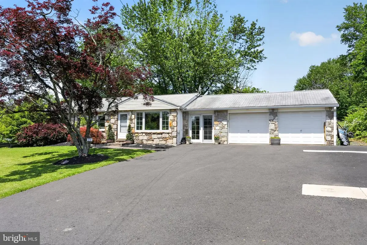21 E Township Line Rd, Souderton, PA 18964 - #1