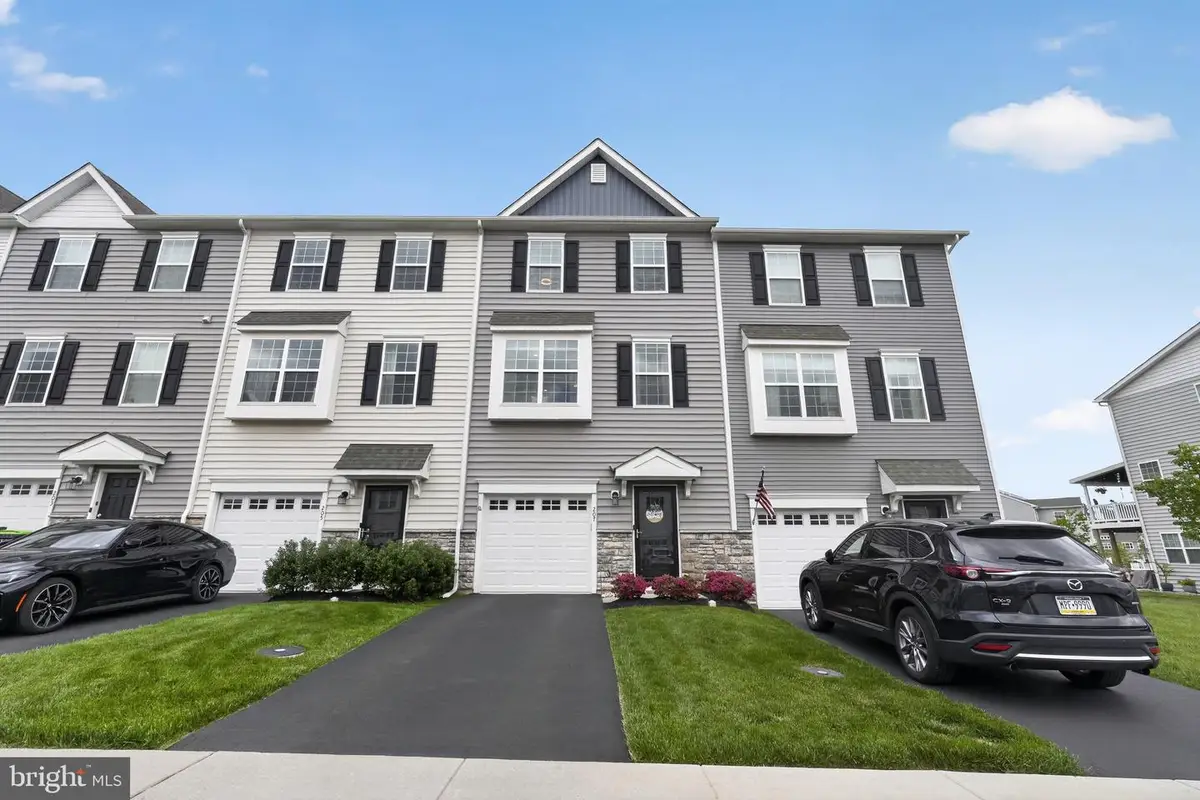 207 Spring Ln, Royersford, PA 19468 - #1