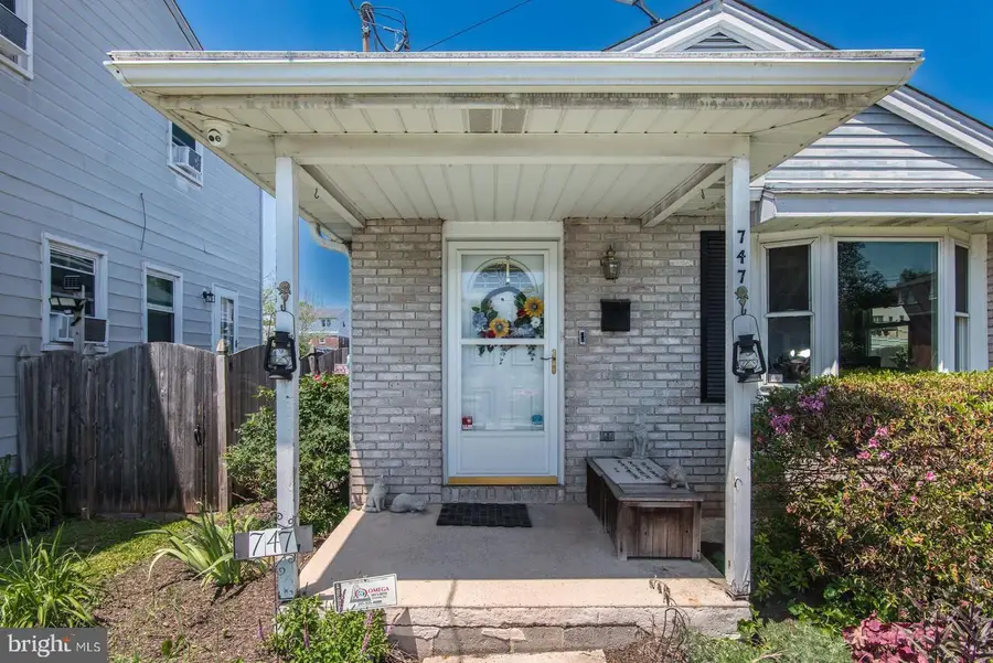 747 Logan St, Pottstown, PA 19464 - #2