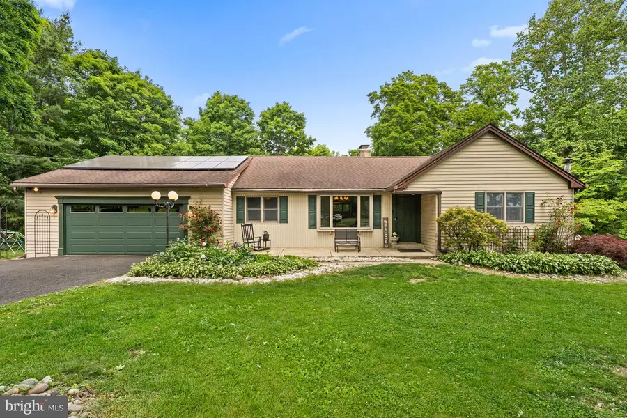 9002 Independence Dr, Green Lane, PA 18054 - #2