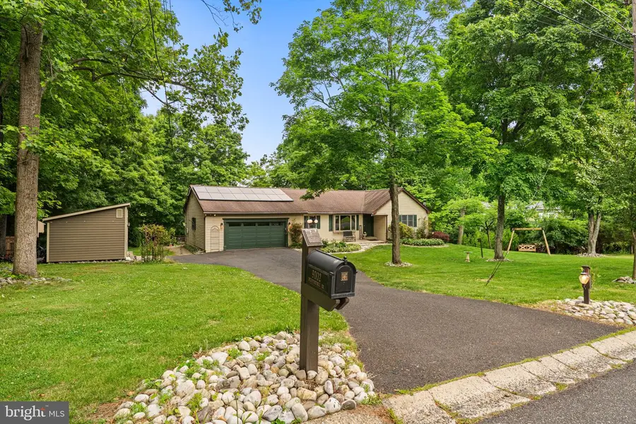 9002 Independence Dr, Green Lane, PA 18054 - #3