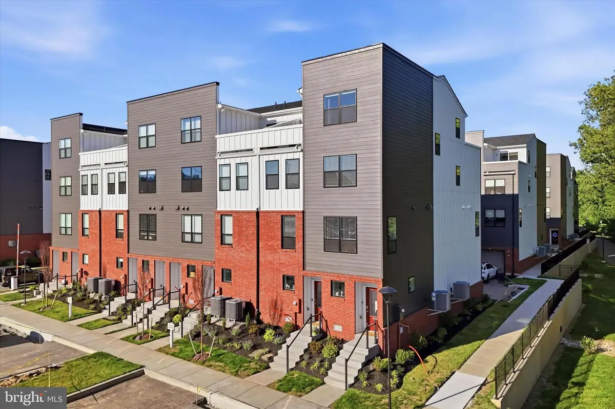 919 Riverplace Dr, Conshohocken, PA 19428 - #1