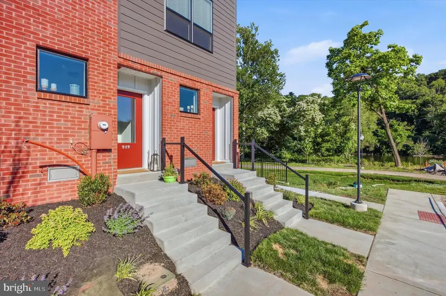 919 Riverplace Dr, Conshohocken, PA 19428 - #3