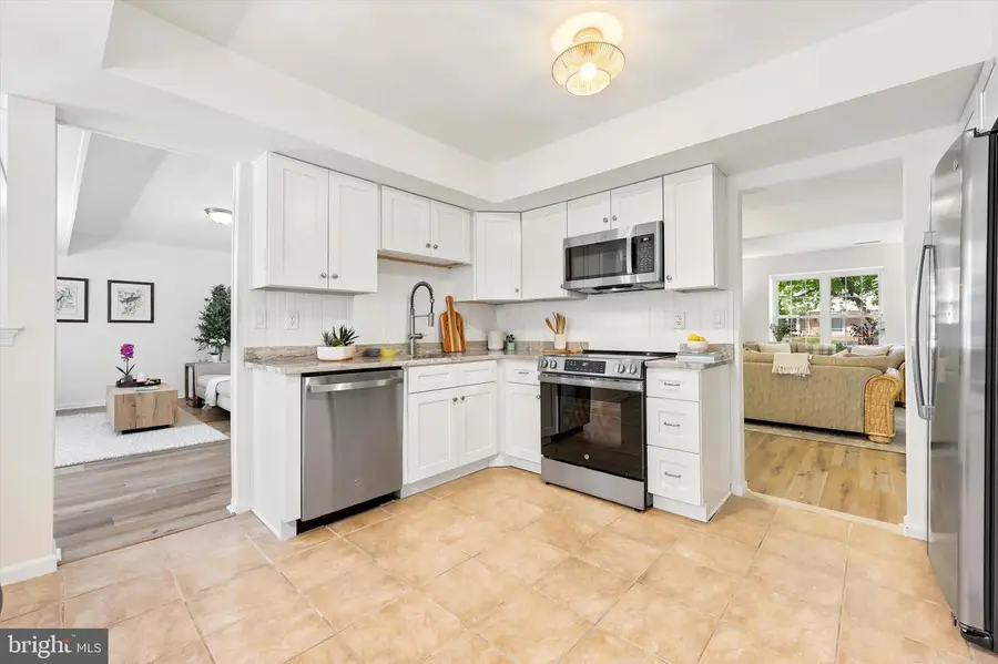 34 Greenwoods Dr, Horsham, PA 19044 - #2