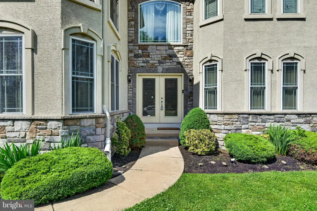 261 Pheasant Dr, Huntingdon Valley, PA 19006 - #1