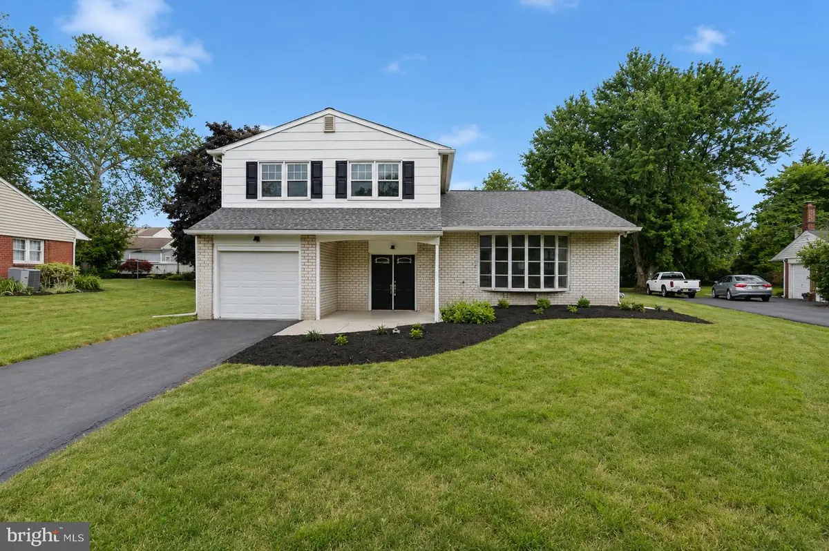 2910 Henley Rd, Plymouth Meeting, PA 19462 - #1