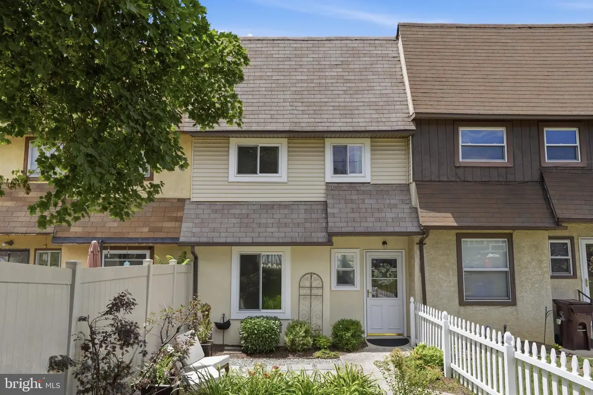 908 Green St, Bridgeport, PA 19405 - #1
