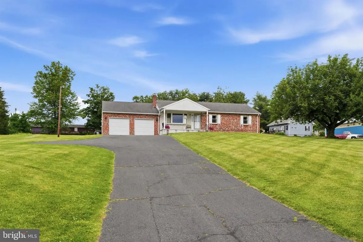 2029 Hoffmansville Rd, Frederick, PA 19435 - #1