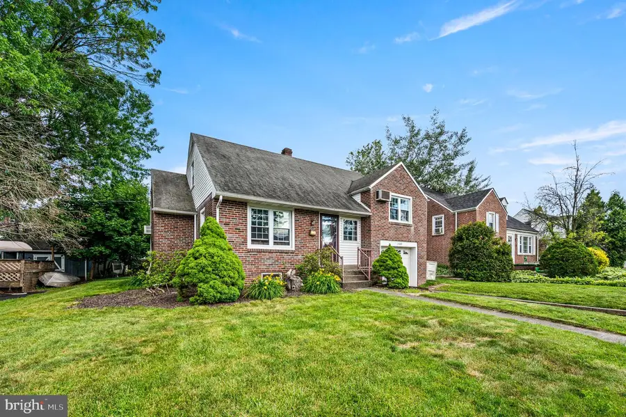 1460 Sunset Dr, Pottstown, PA 19464 - #2